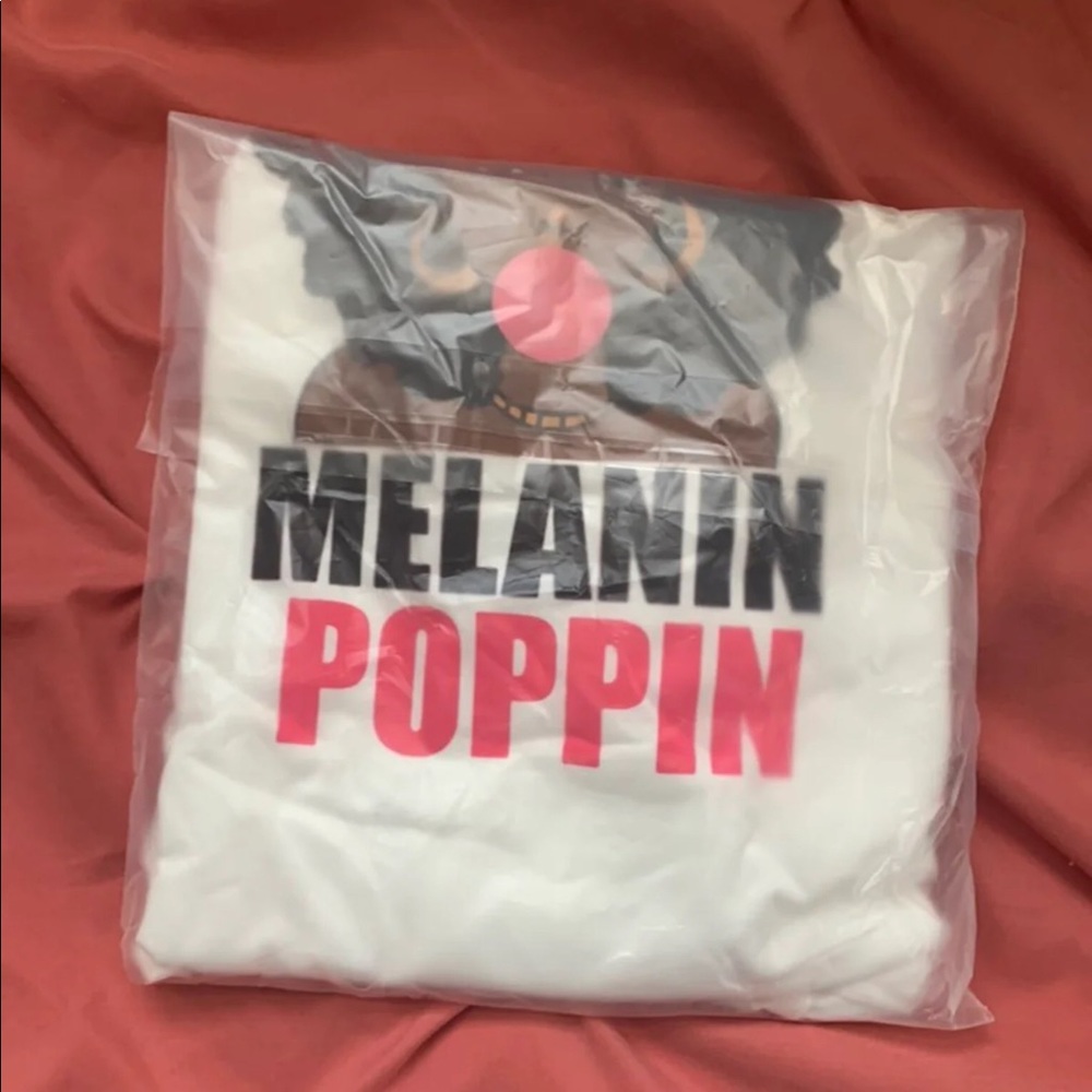 Graphic T-Shirt - Picture 2 of 3
